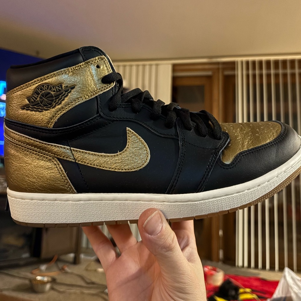 Jordan 1 Retro High OG - Size 9 - Rare Hitter Black & Gold 🔥🔥🔥 - Picture 2 of 5
